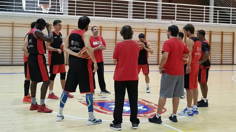 Plantilla del Basket Navarra 2017-18. Twitter Basket Navarra.