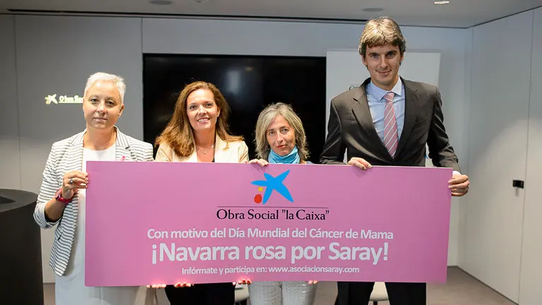 Saray y Obra Social la Caixa presentan el III Concurso _Navarra rosa por Saray_ para concienciar sobre el cáncer de mama. PABLO LASAOSA 01
