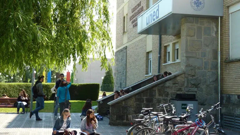 Imagen de la fachada de la UNED Pamplona Foto cedida