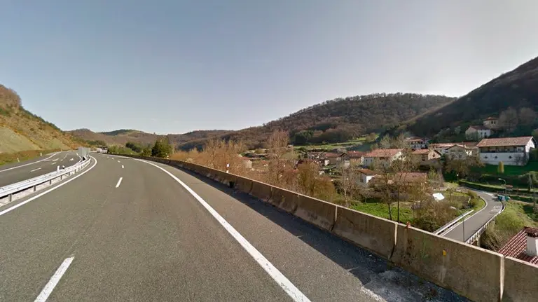 A-15, a su paso por la localidad de Latasa. ARCHIVO