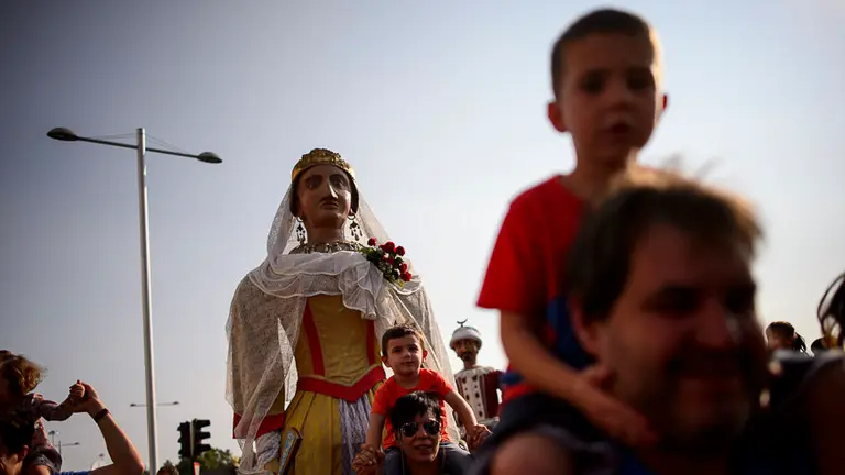 Gigantes y cabezudos durante el día del Privilegio de la Unión. PABLO LASAOSA 02