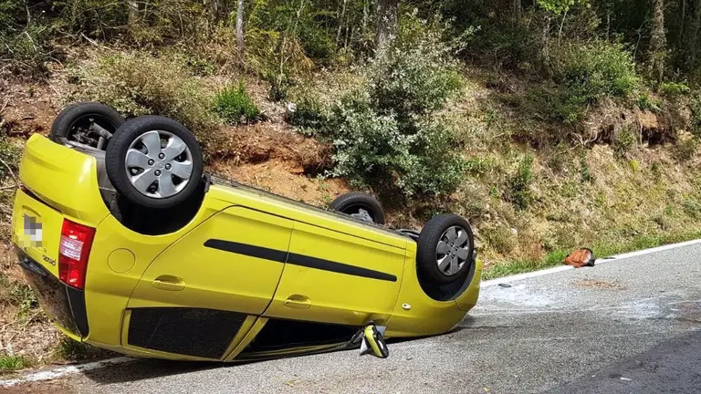 Vehículo que conducía la mujer de 20 años y que cuadriplicaba la tasa de alcohol. POLICÍA FORAL
