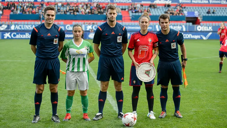 Partido entre Osasuna Femenino y Pradejón celebrado en el estadio de El Sadar de Pamplona. PABLO LASAOSA (7)