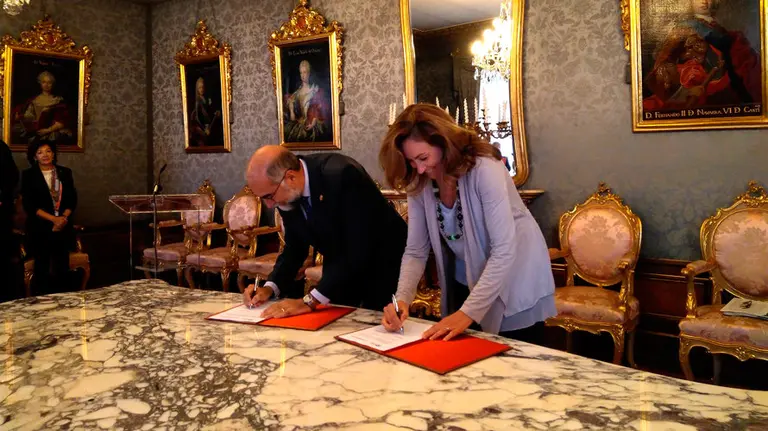 El consejero de Salud del Gobierno de Navarra, Fernando Domínguez, y su homóloga en La Rioja, María Martín EP