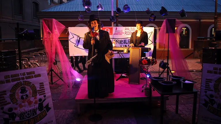 Acto de Equo, Podemos Pamplona y Izquierda-Ezkerra bajo el lema 'Abajo el Privilegio y Arriba la Unión'. MIGUEL OSÉS_2