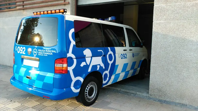 Furgón de la Policía Municipal de Pamplona con su nueva imagen.