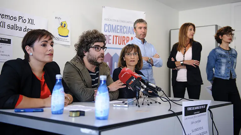 Rueda de prensa de los comerciantes de Pio XII. MIGUEL OSÉS_1