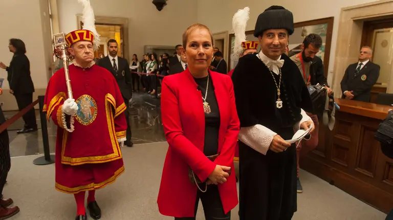 El rector, Alfonso Sánchez Tabernero junto a la presidenta del Gobierno, Uxue Barkos