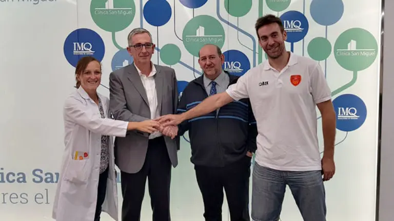 Acuerdo entre IMQ y Basket Navarra. Cedida.