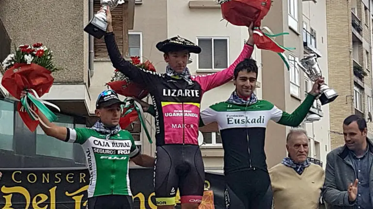 Podium d ela prueba ciclista en Alsasua. cedida