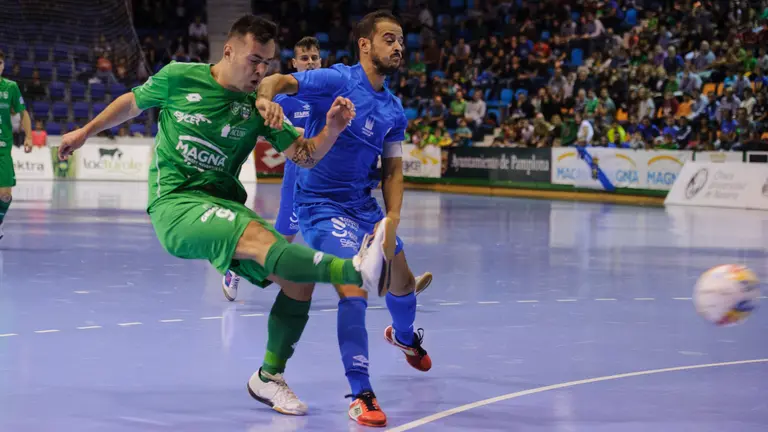 Primer partido de la temporada del Osasuna Magna en el Pabellón Anaitasuna. MIGUEL OSÉS_7