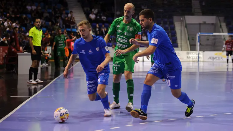 Primer partido de la temporada del Osasuna Magna en el Pabellón Anaitasuna. MIGUEL OSÉS_11