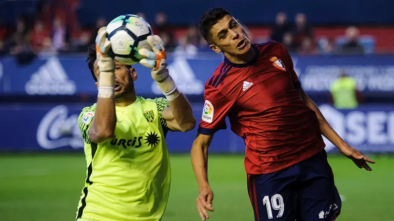Partido de Segunda División entre Osasuna y Almería en El Sadar. MIGUEL OSÉS (6)