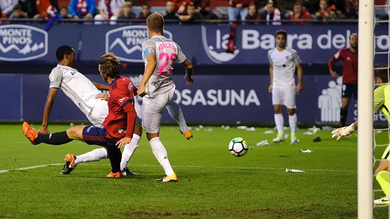 Partido de Segunda División entre Osasuna y Almería en El Sadar. MIGUEL OSÉS (10)