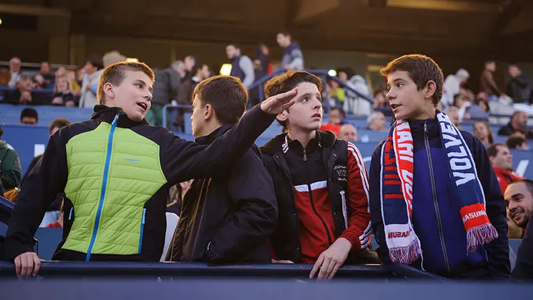 La grada de El Sadar vibra con la primera victoria de Osasuna en Pamplona, venciendo al Almería. MIGUEL OSÉS (3)