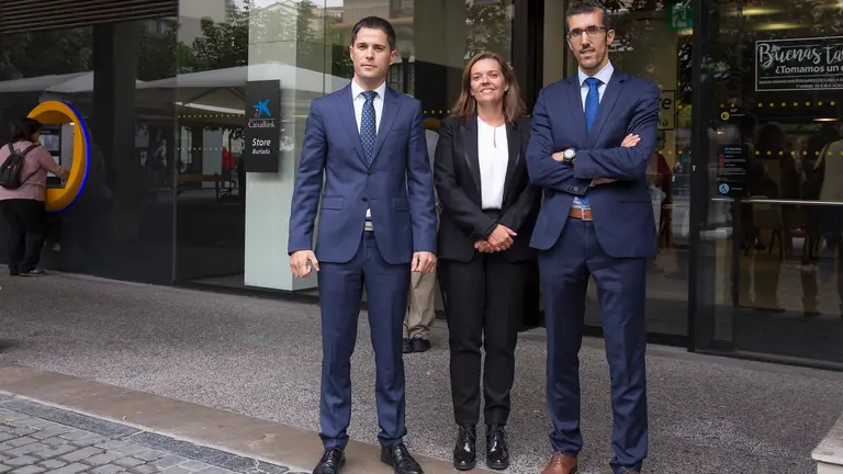 A* Jesús Garzaron
F* 2017_09_18
T* Nueva Caixa Store
L* Burlada, Calle Mayor 36
