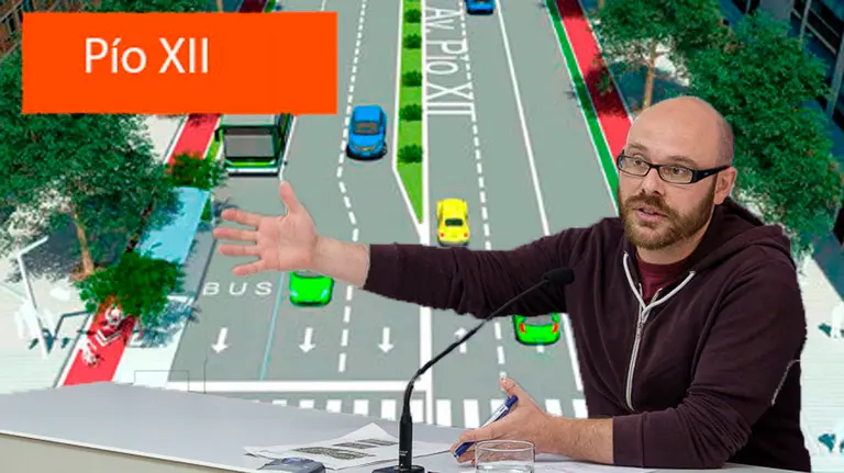 El concejal de Movilidad de Pamplona, Armando Cuenca, y un gráfico de una de las propuestas de remodelación de Pío XII suprimiendo los aparcamientos de coches
