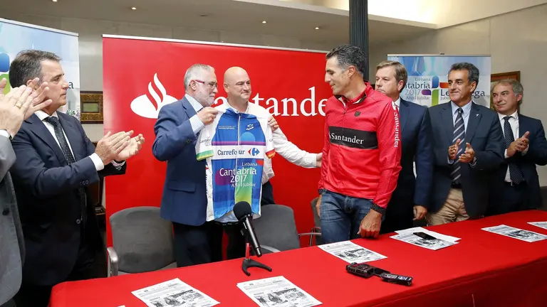 Indurán, durante la presentación de la carrera en Cantabria.