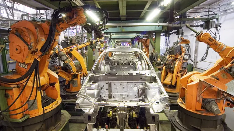 Una cadena de montaje de coches