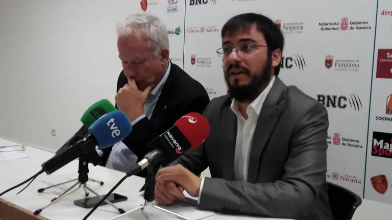 Rueda de prensa en el pabellón Arrosadía.