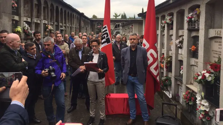 Homenaje en el cementerio de Pamplona a Gregorio Angulo y José Roa, dirigentes de PSN y UGT fusilados en 1937 Foto PSN