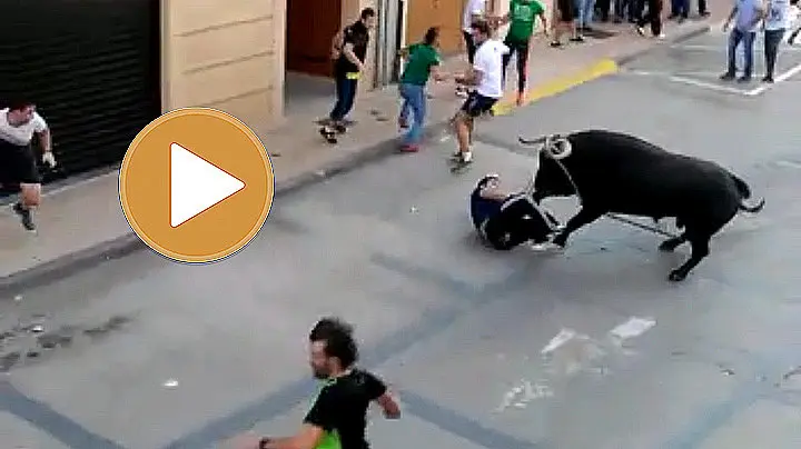 Un momento de la cogida ocurrida en Lodosa.