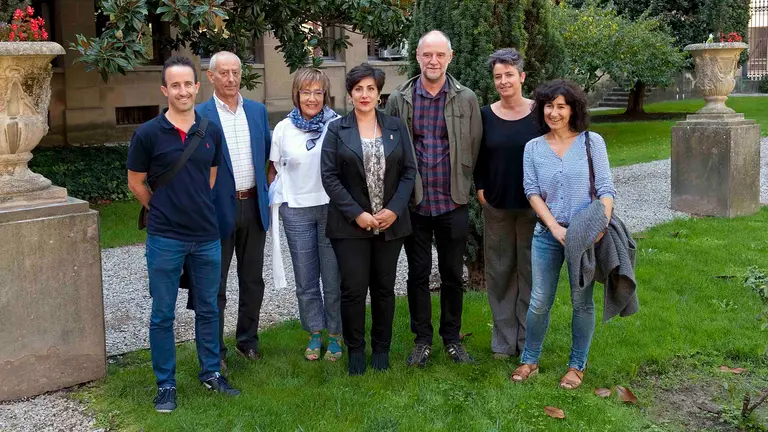 Miembros del Departamento de Educaci&oacute;n del Gobierno de Navarra y la Universidad Vasca de Verano en Pamplona GOBIERNO DE NAVARRA