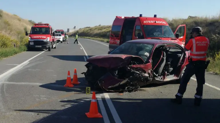 Una persona ha fallecido en un choque frontal entre dos coches en la carretera NA134 a su paso por Andosilla POLICÍA FORAL