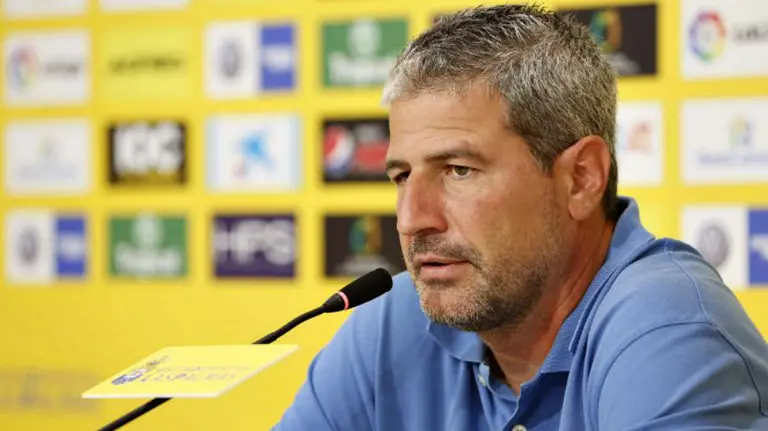 Manolo Márquez en rueda de prensa. Web UD Las Palmas.