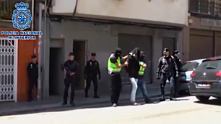 Imagen del momento en el que el yihadista es detenido