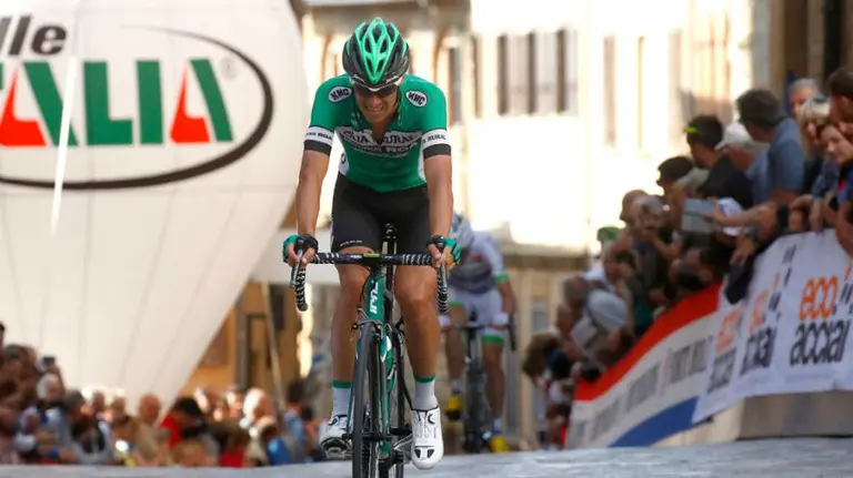 Fabricio Ferrari entra en la meta. Foto Caja Rural team.