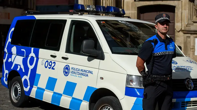 La Policía Municipal de Pamplona presenta su nuevo uniforme y vehículos rotulados. PABLO LASAOSA 06