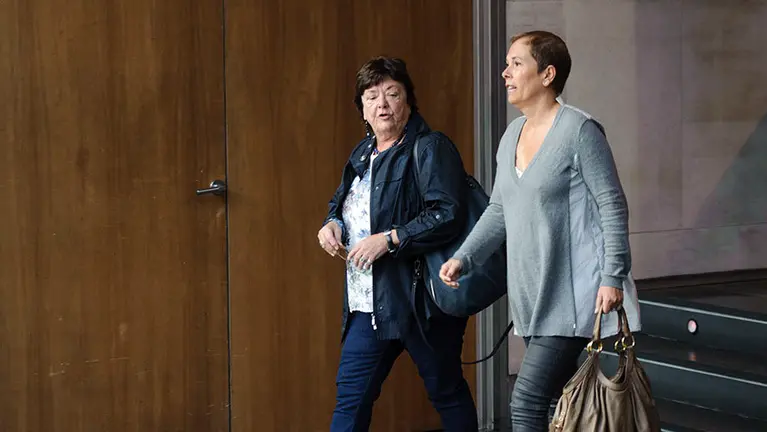 La presidenta del gobierno Uxue barcos junto a la consejera Beaumont. Miguel Osés (2)