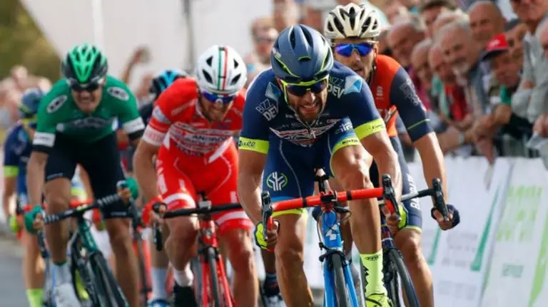 Foto web Caja Rural team.