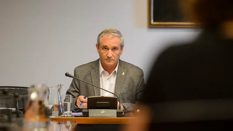 Comparecencia del consejero de hacienda, Mikel Aranburu, en el Parlamento de Navarra. PABLO LASAOSA 01