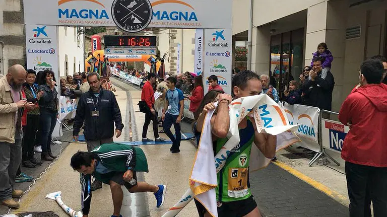 Antonio Etxeberría gana la Roncesvalles - Zubiri. Twitter Rocksport.