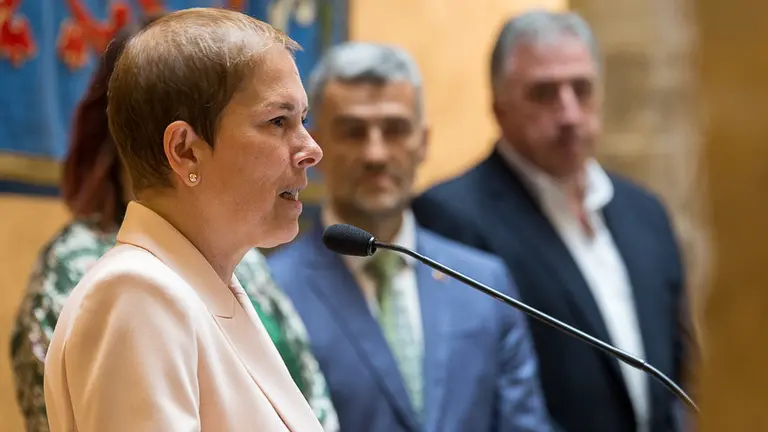 Uxue Barkos, Ainhoa Aznárez, Joseba Asiron y Alfonso Carlosena participan en la apertura del programa de celebración del 30 aniversario de la UPNA. IÑIGO ALZUGARAY