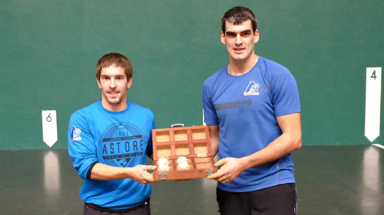 Mendizabal y Ezkurdia en el Labrit.