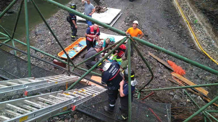 Un trabajador ha resultado herido tras caer de una altura de 3 metros en una construcción en Goizueta BOMBEROS DE NAVARRA