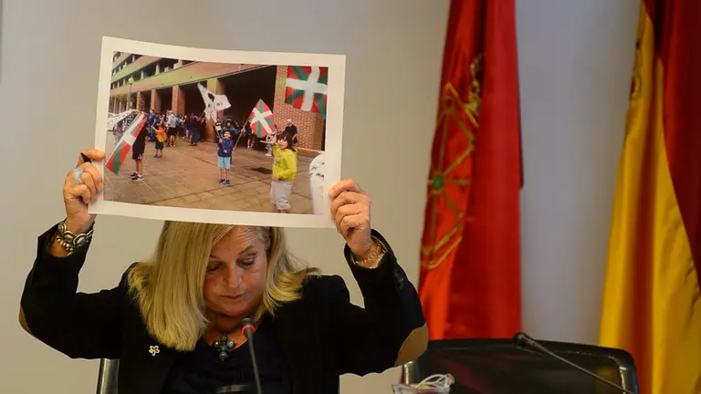 Consuelo Ordóñez interviene en un comisión en el Parlamento de Navarra en la que COVITE ha alertado sobre la radicalización violenta de Navarra. PABLO LASAOSA