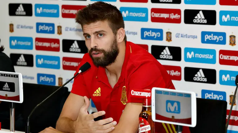 Pique en rueda de prensa. Sefútbol.