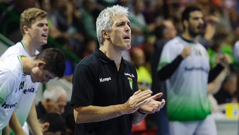 Entrenador de Anaitasuna Juanto Apezetxea. MIGUEL OSÉS_2