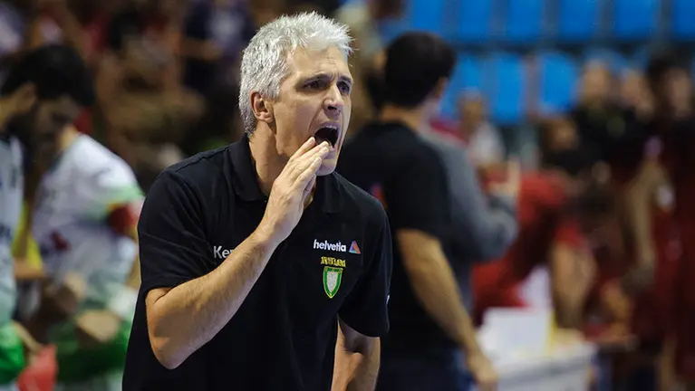 Entrenador de Anaitasuna Juanto Apezetxea. MIGUEL OSÉS_3