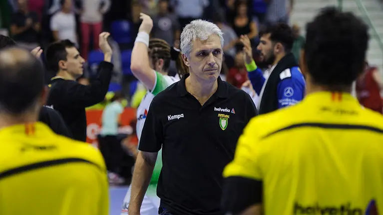 Entrenador de Anaitasuna Juanto Apezetxea. MIGUEL OSÉS_5