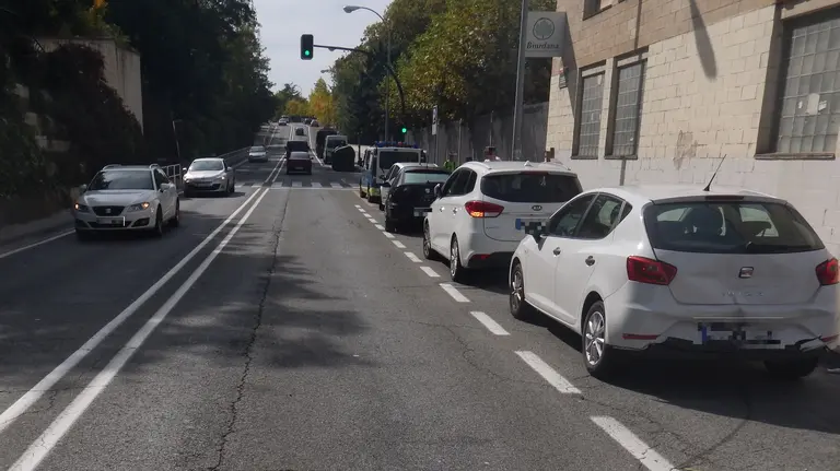 Calle Biurdana, en el momento después del accidente en el que quedaron heridos los 5 jóvenes PMUNICIPAL