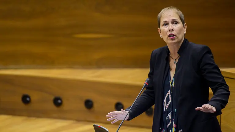 La Presidenta del Gobierno de Navarra, Uxue Barkos, en el Parlamento de Navarra. PABLO LASAOSA