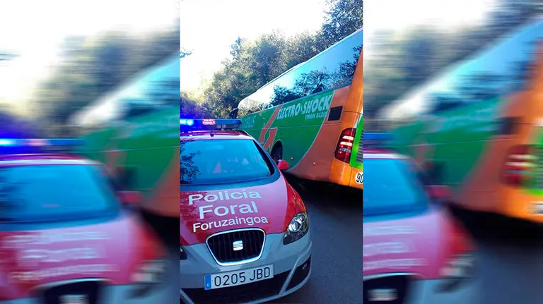 El autobús en el que viajaban los excursionistas POLICÍA FORAL