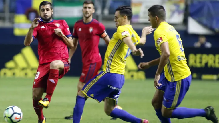 El partido entre Osasuna y el Cádiz de la octava jornada de la Liga de Segunda División disputado en el estadio Ramón de Carranza LFP