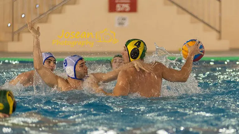 Una imagen del primer partido del Waterpolo Navarra JOSEAN