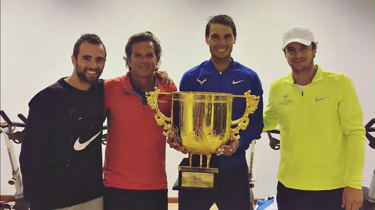 Nadal celebra con su equipo el Abierto de China. Twitter Nadal.